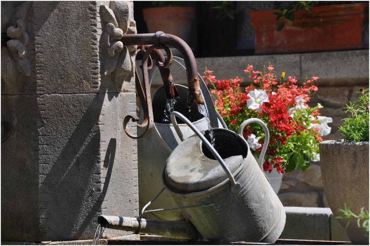 La Figuiere Fontaine De Vaucluse Acomodação com café da manhã Exterior foto
